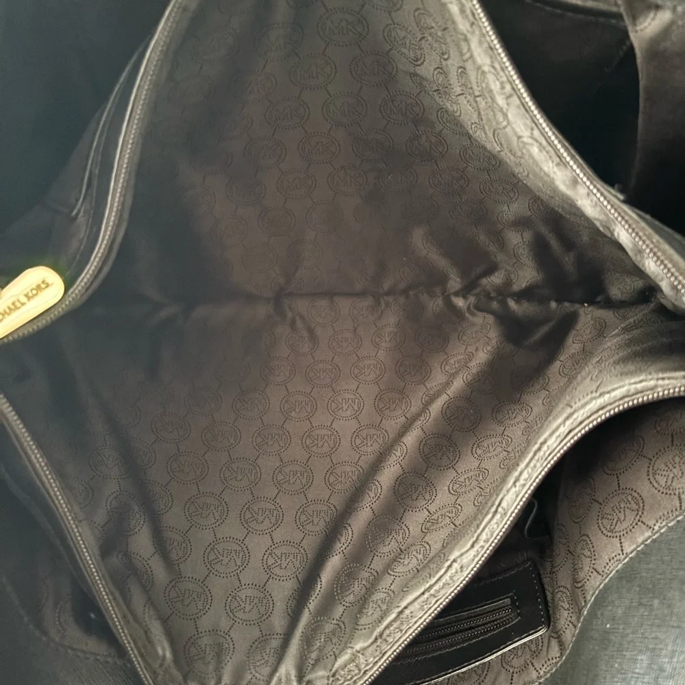 Michael Kors Jet Set Large Black Saffiano Leather Tote - Picture 4 of 5